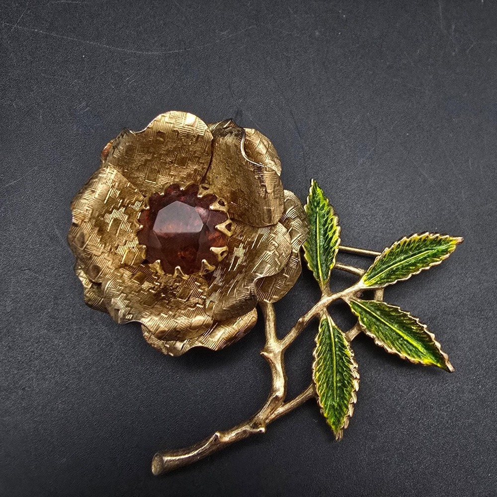 Sarah Coventry Flower Brooch Gold Tone Enamel Leaves Rhinestone Center